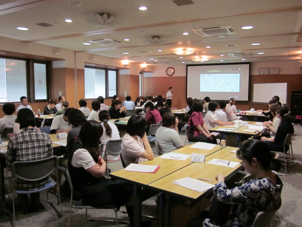 話しを聞き入ってます!